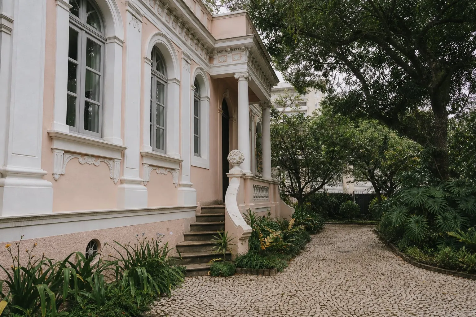 Paisagismo em imóvel tombado: jardim, piso e aprovação